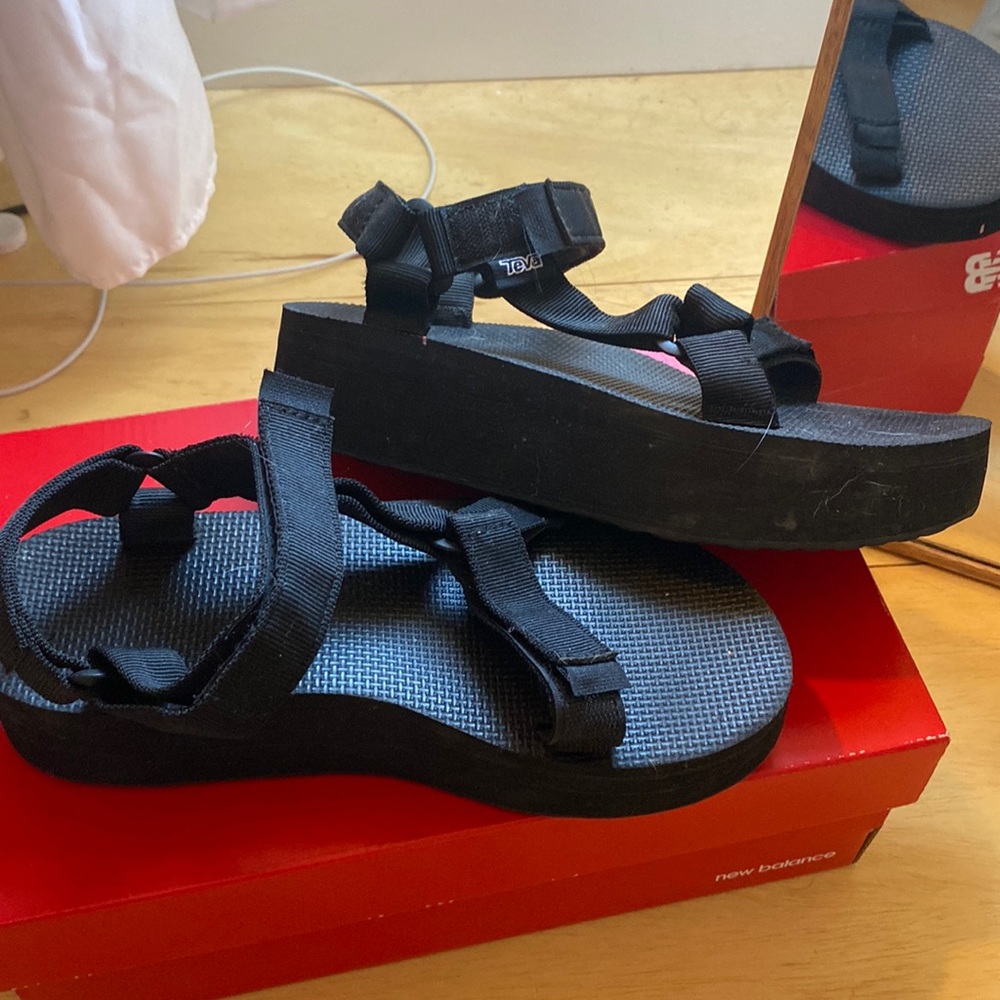 Teva size 7